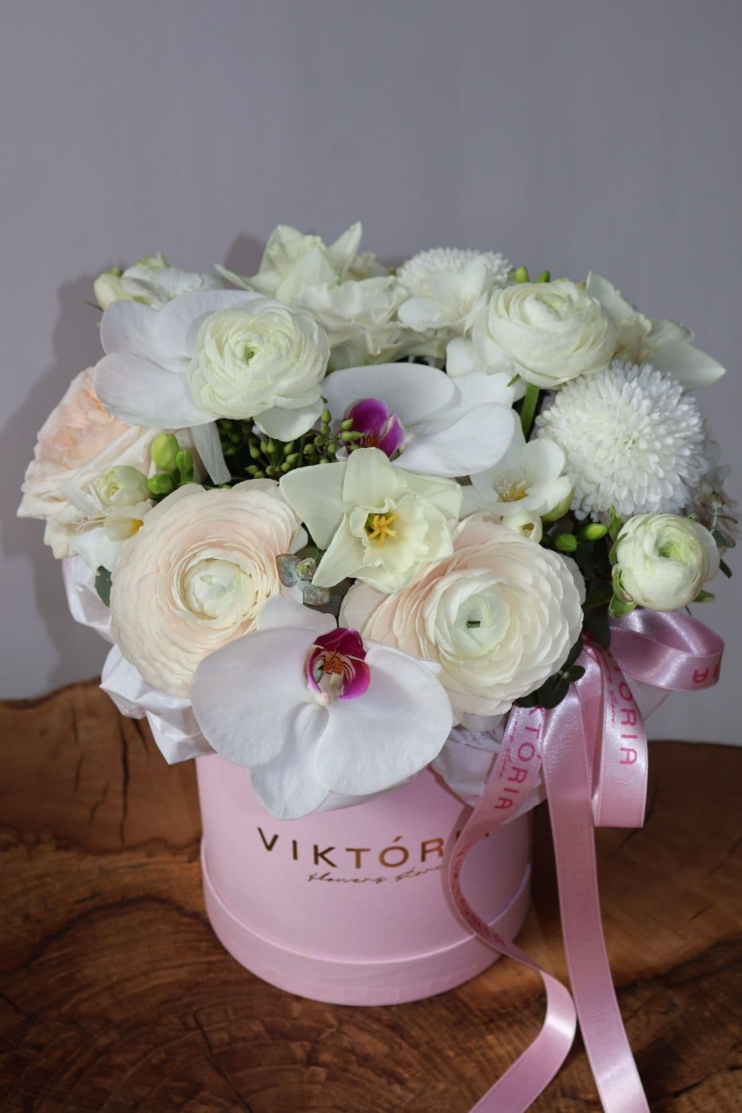 Beyaz Aranjman Açık Pembe Kutu